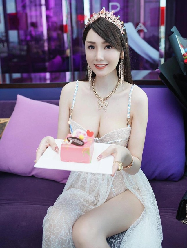 Diễn viên Helen Thanh Đào và các bạn trai bị tố lừa hòn đảo hình họa 2