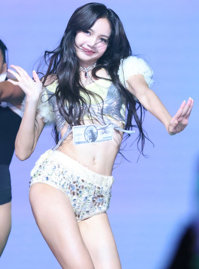 Phản ứng thách thức công chúng của Lisa (BlackPink) ảnh 2