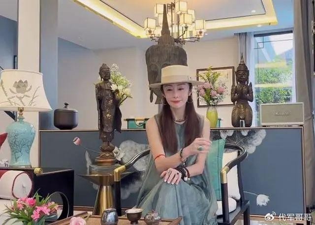 Cuộc sống ẩn dật của sao nữ đẹp nhất phim Châu Tinh Trì ảnh 2