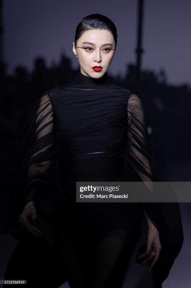 Phạm Băng Băng bị chê khi catwalk ảnh 4