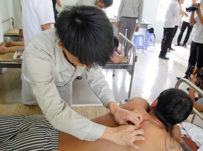 Chữa nghiện cho nhau ảnh 2