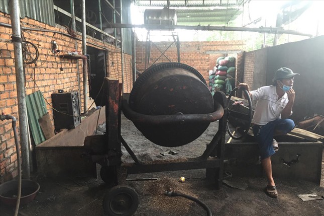 Nhuộm cà phê bằng bột pin con Ó ảnh 1