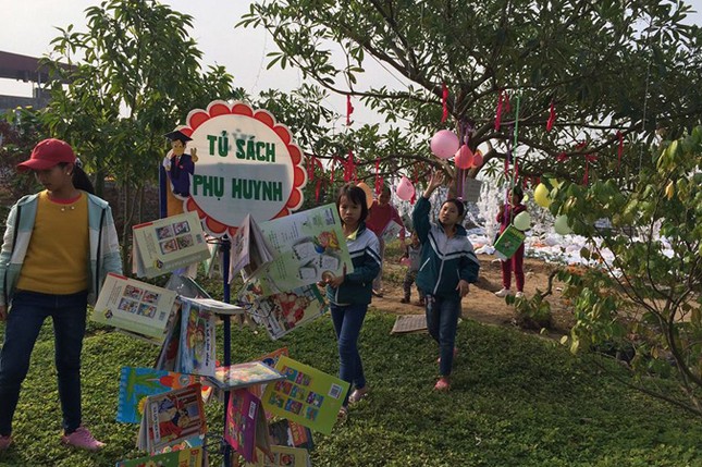 Nhà sư dẫn dụ trẻ đọc sách ảnh 3