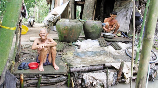Những mảnh đời lam lũ bên dinh thự nguy nga ảnh 3