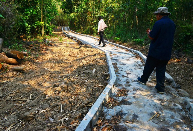 Theo dấu người tiền sử trong hang động núi lửa ảnh 2