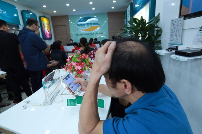 Nhà mạng biến hàng triệu khách hàng thành chủ sim 'ma' ảnh 1