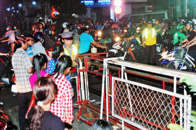 Phận gác chắn ảnh 2