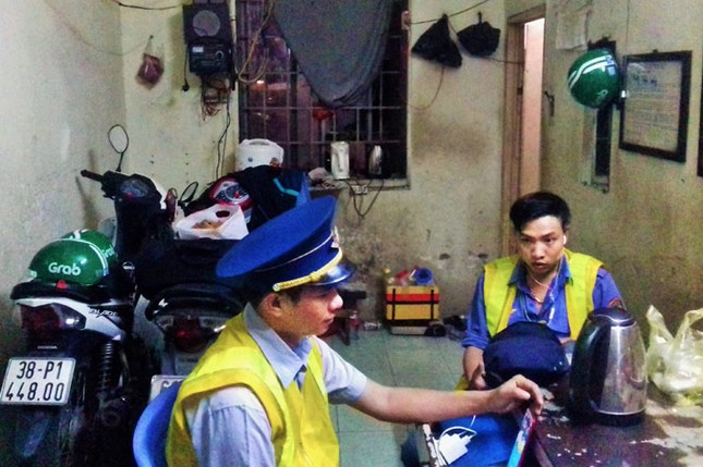 Phận gác chắn ảnh 1