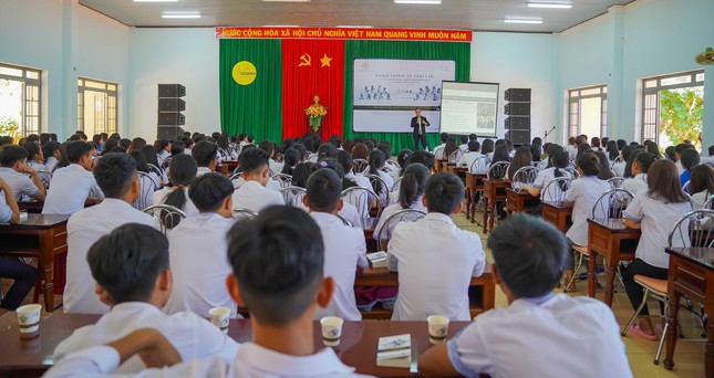 'Hành trình trái tim' qua Tây Nguyên: Truyền tri thức và khát vọng cho tuổi trẻ ảnh 7