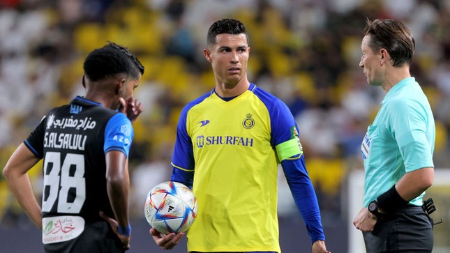Ronaldo lại phản ứng cay cú dù đội nhà chiến thắng ảnh 1