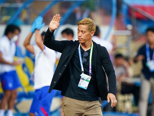 Keisuke Honda giải thể đội bóng của Campuchia ảnh 1