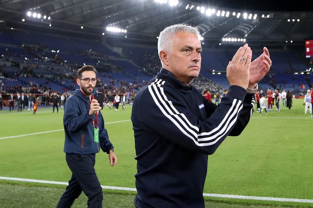 Mourinho đưa ra thông điệp thể hiện lòng trung thành với Roma ảnh 1