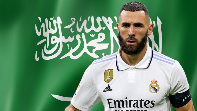 Benzema theo chân Ronaldo sang Saudi Arabia, nhận lương hơn 100 triệu euro/năm ảnh 1