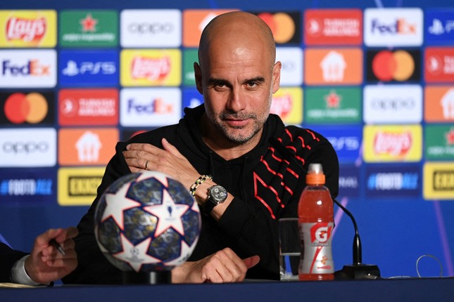 Pep Guardiola bực bội với phóng viên vì bị hỏi xoáy ảnh 1