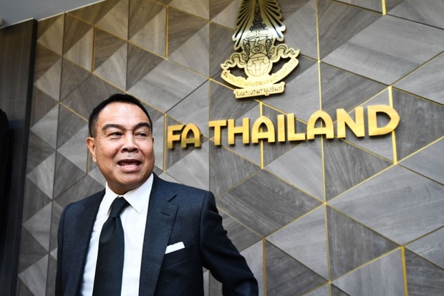 'Nghi án' chủ tịch LĐBĐ Thái Lan bòn rút tiền từ giải VĐQG ảnh 1