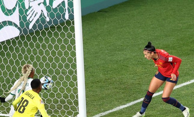 Đánh bại Zambia 5-0, Tây Ban Nha vượt lên dẫn đầu bảng C ảnh 17