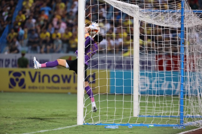 Vượt qua Nam Định 1-0, Hà Nội FC đánh chiếm ngôi đầu bảng ảnh 9