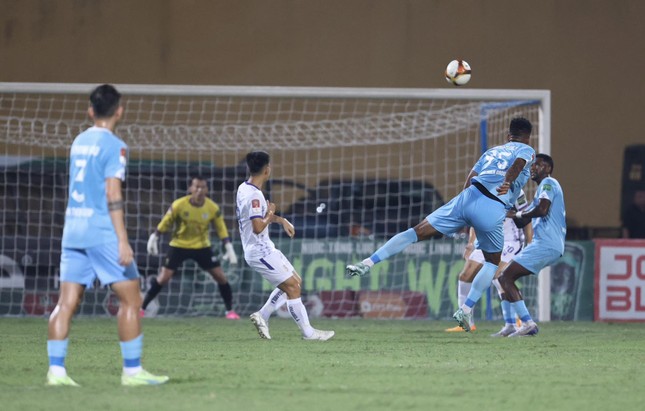 Vượt qua Nam Định 1-0, Hà Nội FC đánh chiếm ngôi đầu bảng ảnh 18