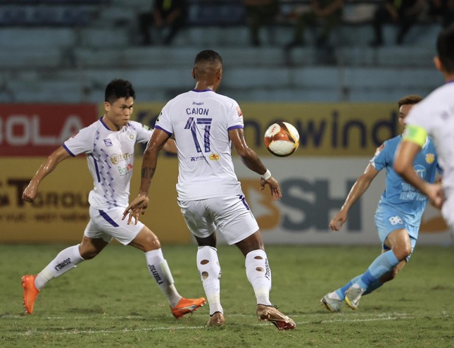 Vượt qua Nam Định 1-0, Hà Nội FC đánh chiếm ngôi đầu bảng ảnh 17