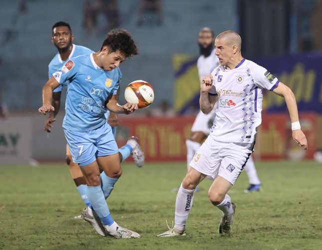 Vượt qua Nam Định 1-0, Hà Nội FC đánh chiếm ngôi đầu bảng ảnh 14