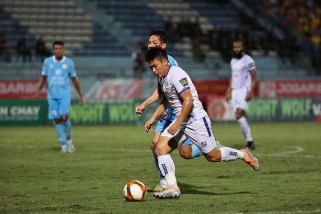 Vượt qua Nam Định 1-0, Hà Nội FC đánh chiếm ngôi đầu bảng ảnh 4
