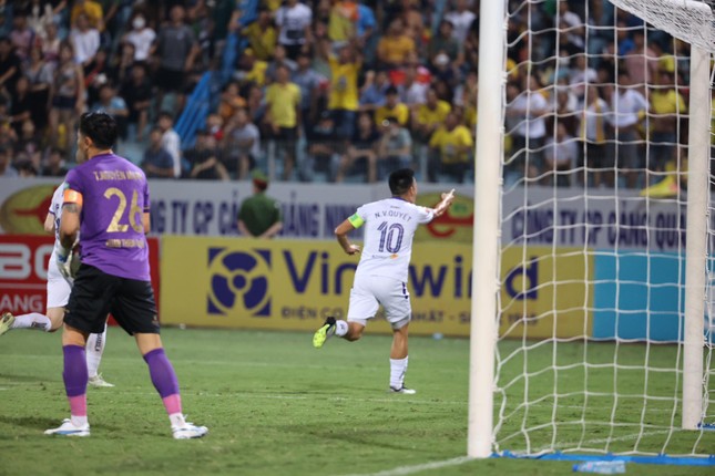 Vượt qua Nam Định 1-0, Hà Nội FC đánh chiếm ngôi đầu bảng ảnh 8
