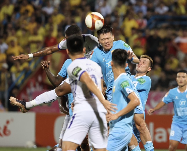 Vượt qua Nam Định 1-0, Hà Nội FC đánh chiếm ngôi đầu bảng ảnh 13