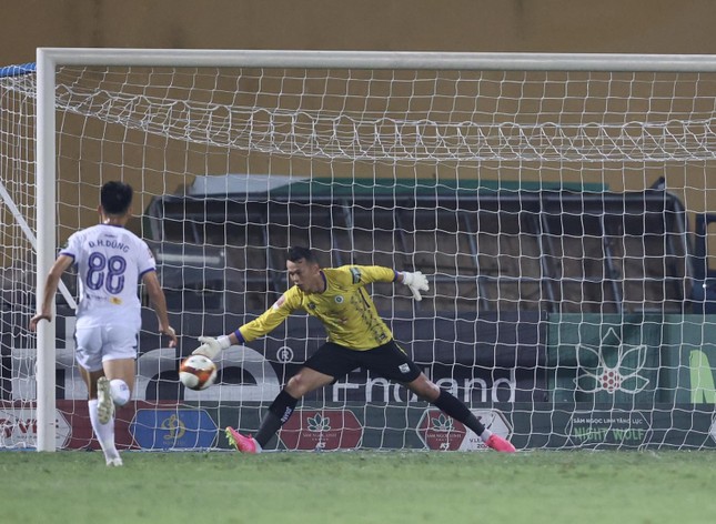 Vượt qua Nam Định 1-0, Hà Nội FC đánh chiếm ngôi đầu bảng ảnh 10