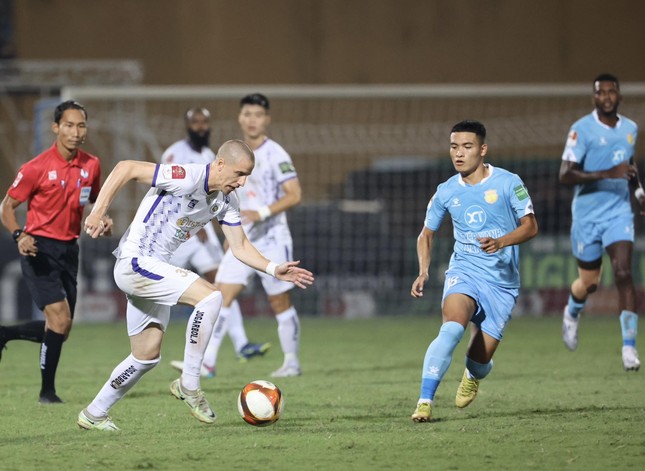 Vượt qua Nam Định 1-0, Hà Nội FC đánh chiếm ngôi đầu bảng ảnh 20