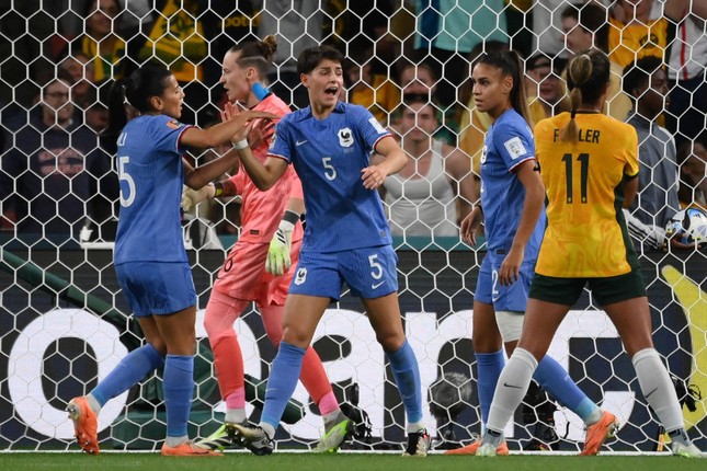 Đánh bại Pháp trên chấm luân lưu, Australia lần đầu vào bán kết World Cup ảnh 10