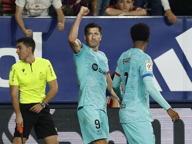 Lewandowski tỏa sáng, Barca thắng nhọc ảnh 1