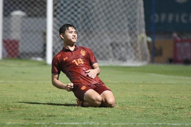 Thắng dễ U23 Bangladesh, U23 Thái Lan cạnh tranh ngôi đầu bảng với U23 Malaysia ảnh 7