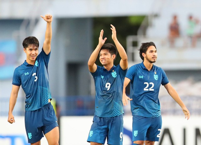 Thắng dễ U23 Bangladesh, U23 Thái Lan cạnh tranh ngôi đầu bảng với U23 Malaysia ảnh 16