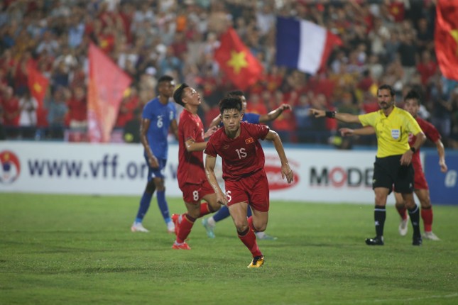 Hàng công lỡ cơ hội, hàng thủ mắc sai sót khiến U23 Việt Nam chia điểm với U23 Singapore ảnh 18