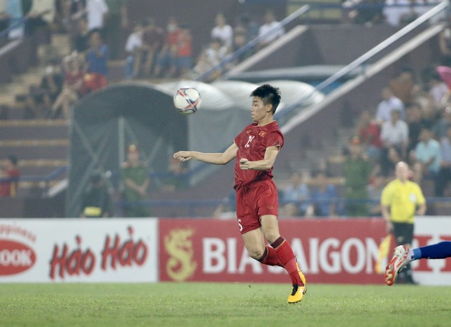 Hàng công lỡ cơ hội, hàng thủ mắc sai sót khiến U23 Việt Nam chia điểm với U23 Singapore ảnh 21