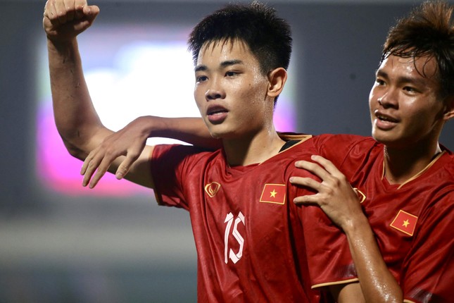 Hàng công lỡ cơ hội, hàng thủ mắc sai sót khiến U23 Việt Nam chia điểm với U23 Singapore ảnh 15