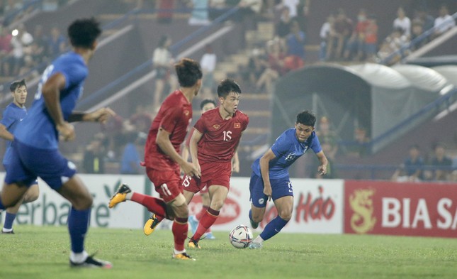 Hàng công lỡ cơ hội, hàng thủ mắc sai sót khiến U23 Việt Nam chia điểm với U23 Singapore ảnh 23