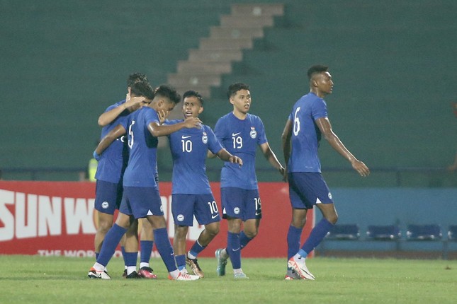 Hàng công lỡ cơ hội, hàng thủ mắc sai sót khiến U23 Việt Nam chia điểm với U23 Singapore ảnh 5