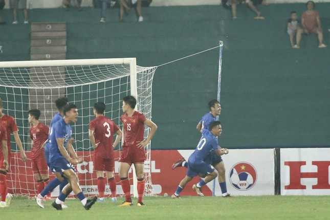 Hàng công lỡ cơ hội, hàng thủ mắc sai sót khiến U23 Việt Nam chia điểm với U23 Singapore ảnh 4