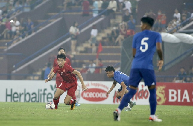 Hàng công lỡ cơ hội, hàng thủ mắc sai sót khiến U23 Việt Nam chia điểm với U23 Singapore ảnh 20