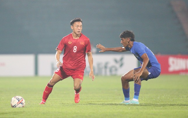 Hàng công lỡ cơ hội, hàng thủ mắc sai sót khiến U23 Việt Nam chia điểm với U23 Singapore ảnh 10