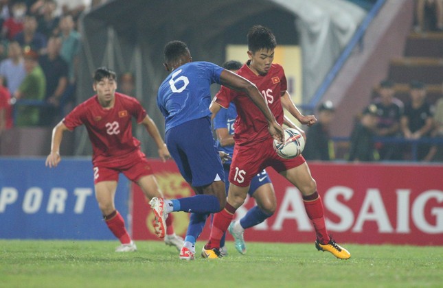 Hàng công lỡ cơ hội, hàng thủ mắc sai sót khiến U23 Việt Nam chia điểm với U23 Singapore ảnh 12