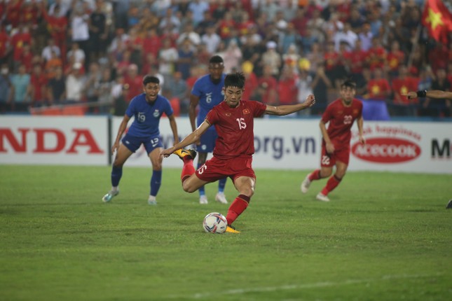 Hàng công lỡ cơ hội, hàng thủ mắc sai sót khiến U23 Việt Nam chia điểm với U23 Singapore ảnh 16