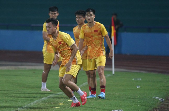 Hàng công lỡ cơ hội, hàng thủ mắc sai sót khiến U23 Việt Nam chia điểm với U23 Singapore ảnh 26