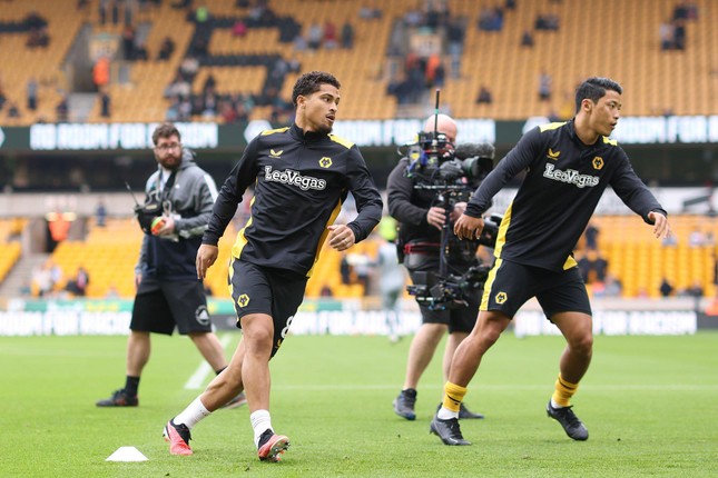 Liverpool ngược dòng đánh bại Wolves, tạm dẫn đầu bảng xếp hạng ảnh 20