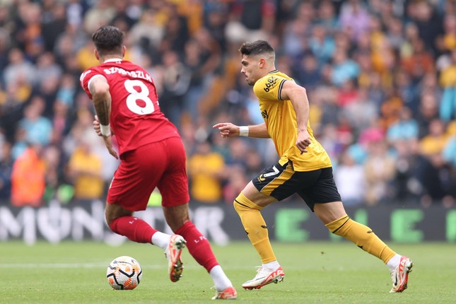 Liverpool ngược dòng đánh bại Wolves, tạm dẫn đầu bảng xếp hạng ảnh 13