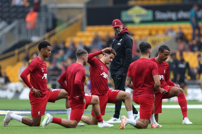 Liverpool ngược dòng đánh bại Wolves, tạm dẫn đầu bảng xếp hạng ảnh 19