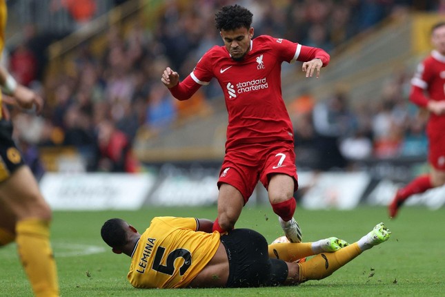 Liverpool ngược dòng đánh bại Wolves, tạm dẫn đầu bảng xếp hạng ảnh 9