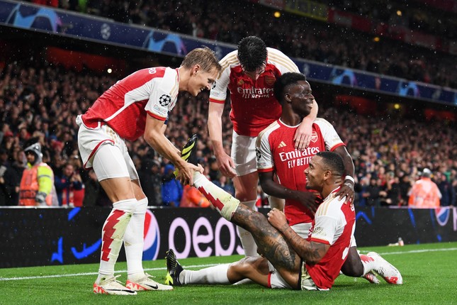 Arsenal hủy diệt đối thủ trong ngày tái xuất Champions League ảnh 1
