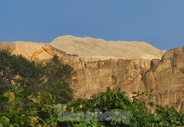 Một mỏ cao lanh hoạt động trở lại dù chưa có giấy phép môi trường ảnh 1